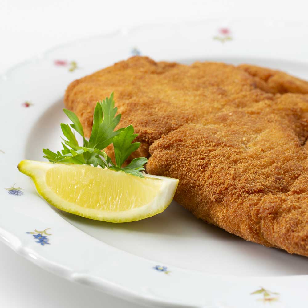 Cordon bleu von der Pute mit gemischtem Salat - GmoaKeller das Wiener ...
