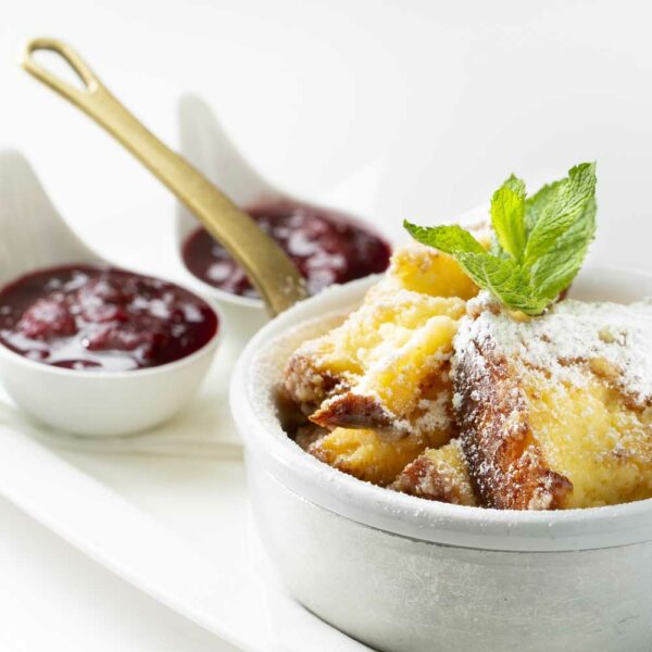 Topfenkaiserschmarrn mit Zwetschkenröster