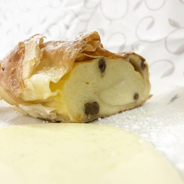Topfenstrudel mit Vanillesauce – Bild 2