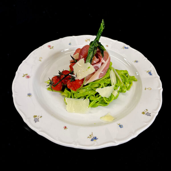 Bärlauchtagliatelle mit gebratenen Garnelen