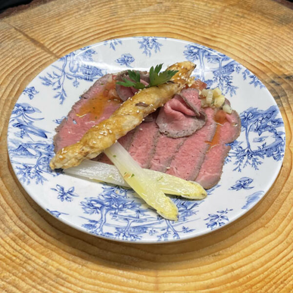 Roastbeef mit Spargelvinaigrette und Ricottastangerl