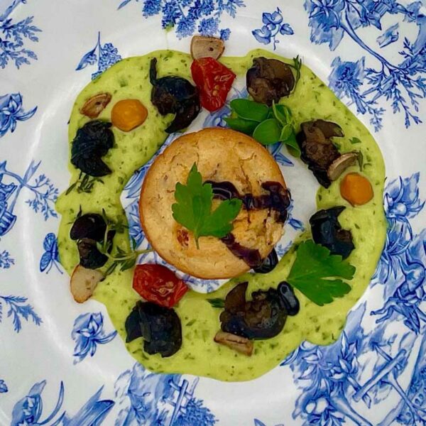Weinbergschnecken vom Gugumuck mit Kräutercreme und Specksouffle
