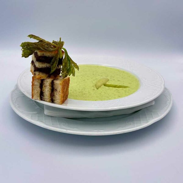 Stangenselleriesuppe mit gebackenem Lebernockerl – Bild 2
