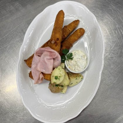 Gebackener_Spargel_mit_Schinken_Heurige_Sauce_Remoulade_Totale_Gmoakeller_Wien