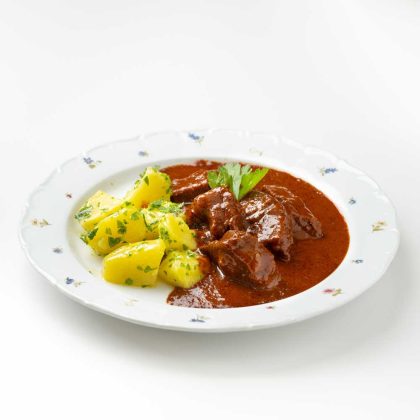 Beef gulyas with salted potatoes large