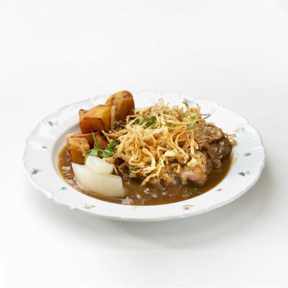 Wiener Zwiebelrostbraten mit Braterdäpfeln | luxundlumen.com | Gmoakeller